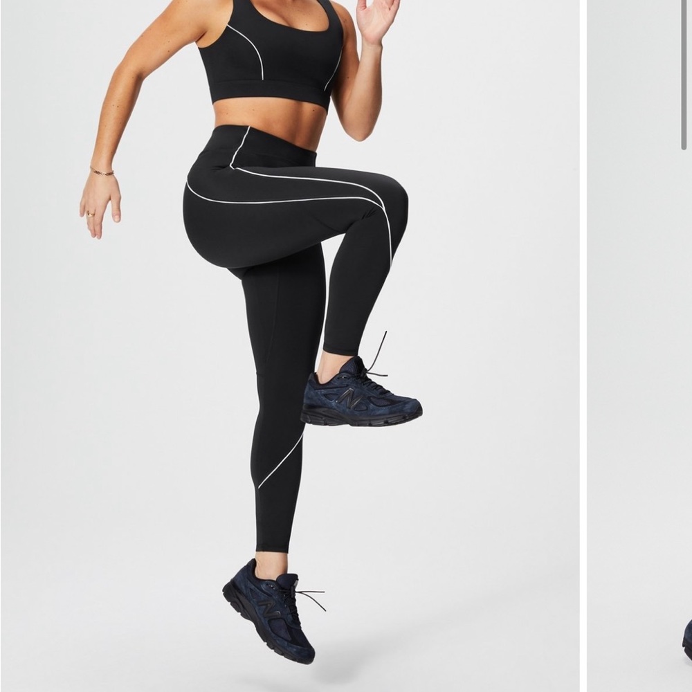 NWT Fabletics “Expert” 2 piece set